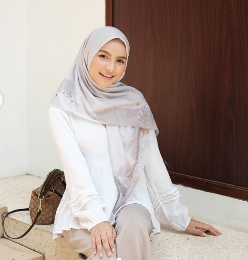 Potret Gaya Hijab ala Selebgram Diba Fahira @dibafahira