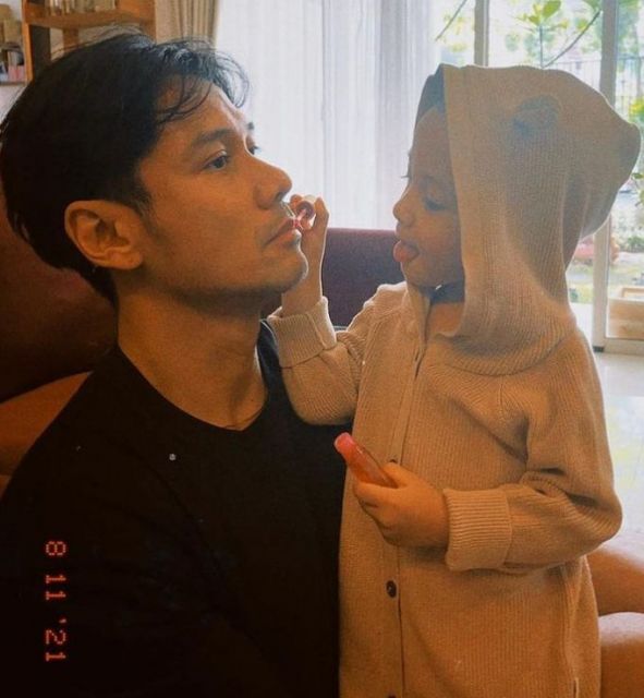 Artis yang Dapat Julukan Hot Daddy; Paras Tampan Plus Sayang Keluarga