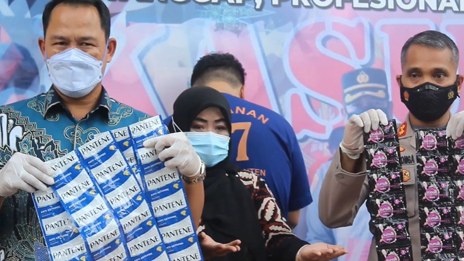 Fakta Penggerebekan Pabrik Sampo Palsu di Tangerang; Merek hingga Bahan Baku