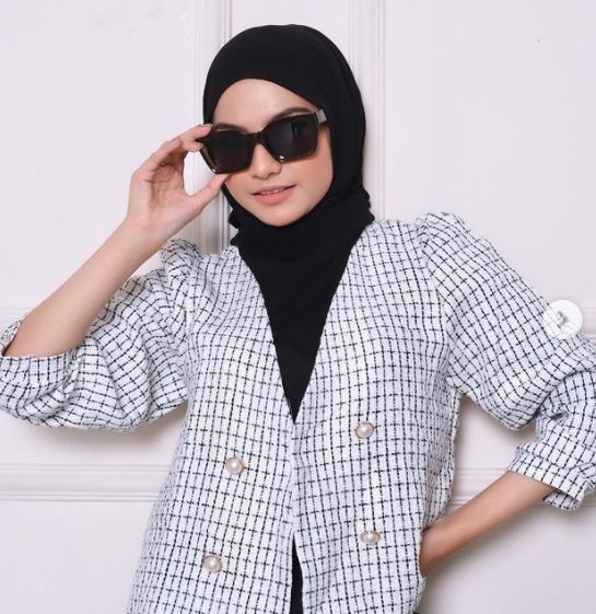 Potret Gaya Hijab ala Selebgram Diba Fahira @dibafahira