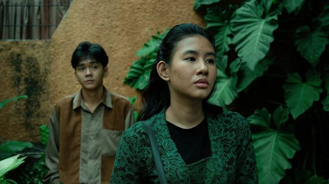 Review Film Penyalin Cahaya: Cukup Mengesankan dan Sedikit Edukatif