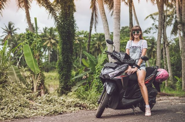 Pengalamanku Pertama Belajar Mengendarai Sepeda Motor. Dear Tembok, Maaf ya~