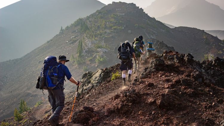 Pengalaman Pertamaku Mendaki Gunung. Meskipun Fisik Belum Sekuat yang Lain, tapi Tetap Bangga Bisa Menaklukkan Diri Sendiri