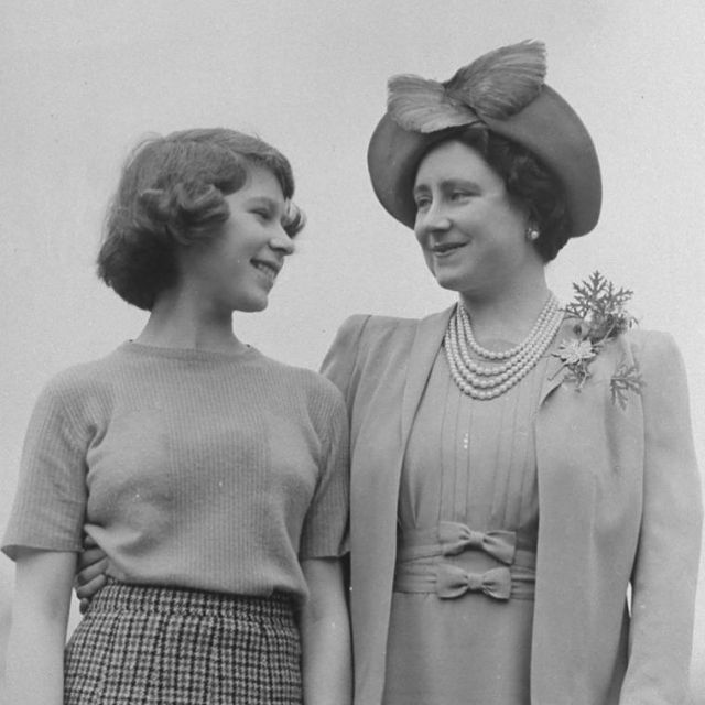 Ratu Elizabeth II dan ibunya