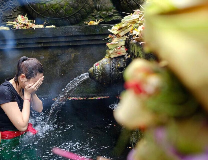 Aura Kasih jalani ritual melukat