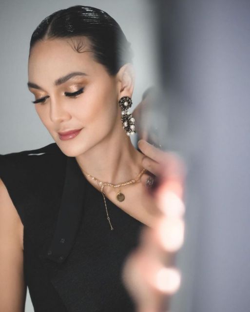 Luna Maya ingatkan penggemar agar waspada