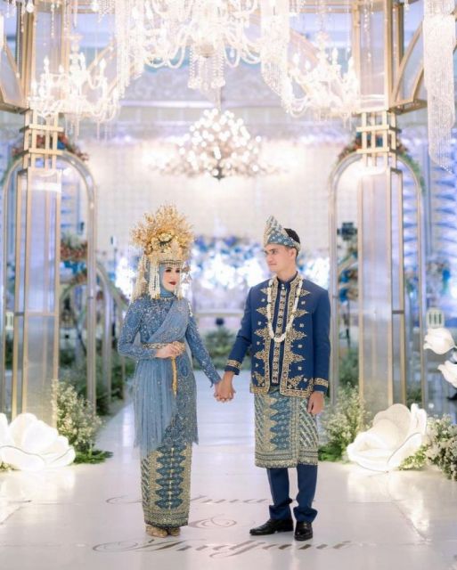 Rekomendasi kebaya biru full payet