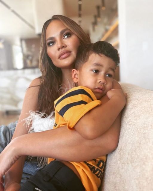 Chrissy Teigen ikuti program bayi tabung