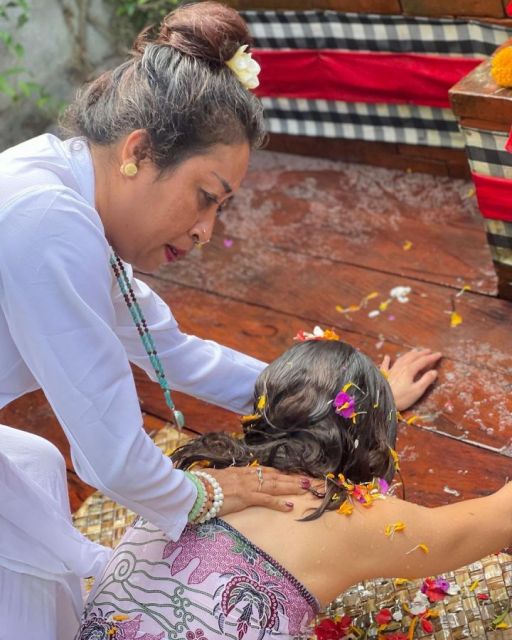 Pevita Pearce jalani Ritual Melukat