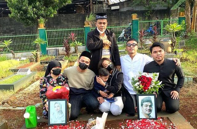 Thariq Halilintar Temani Fuji ke Makam Vannesa, Faisal: Thariq Sekarang Bagian dari Keluarga