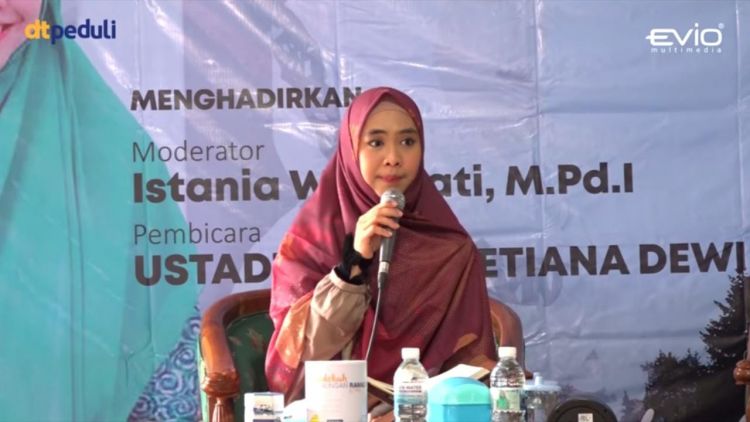 Ceramah Oki Setiana Dewi Dikritik Lantaran Dianggap Menormalisasi KDRT