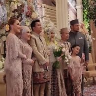 Ayu Ting Ting Didampingi Ivan Gunawan di Pernikahan Syifa, Warganet: Kawal Sampai Halal