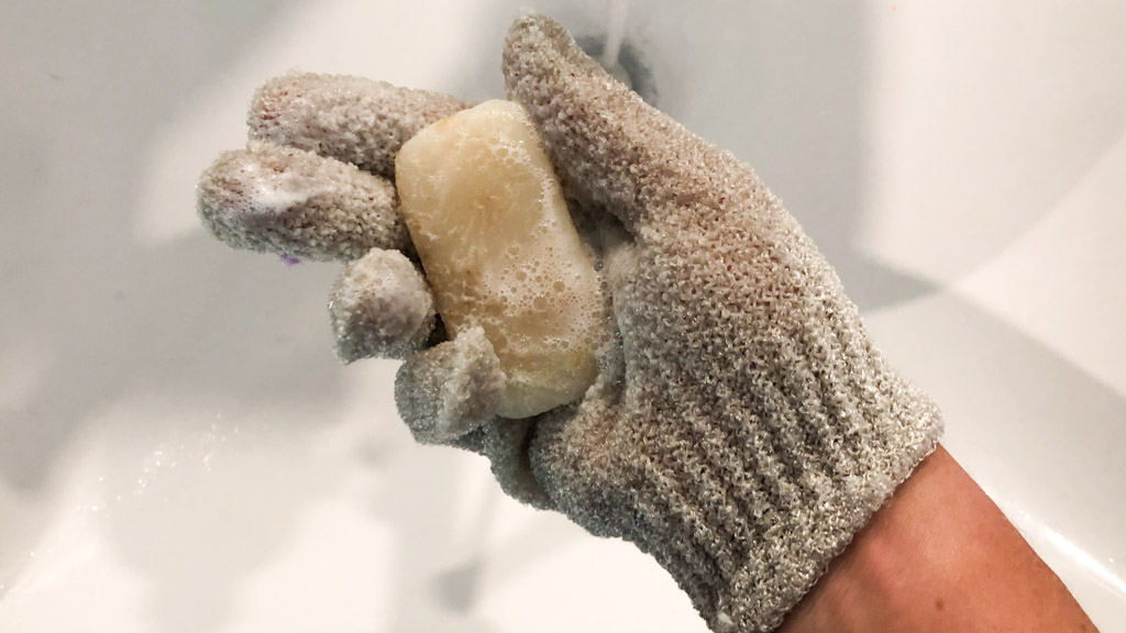 Body scrub vs bath gloves 