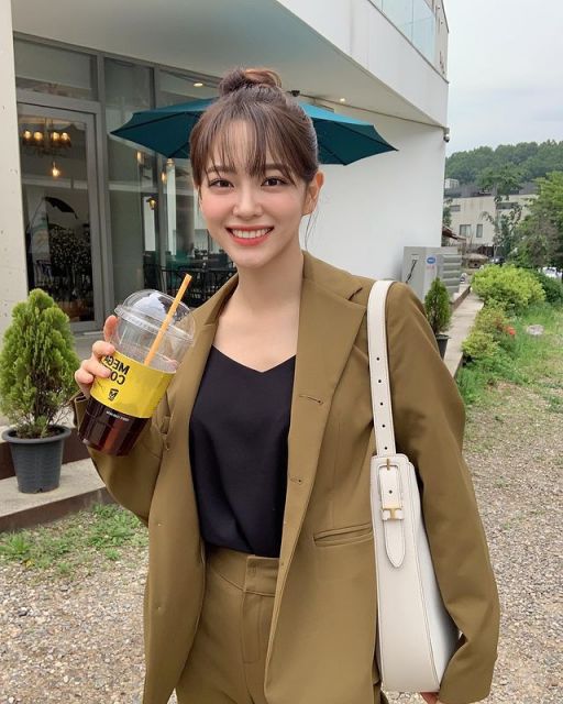 potret gaya simpel Kim Se Jeong bintang drama A Business Proposal 