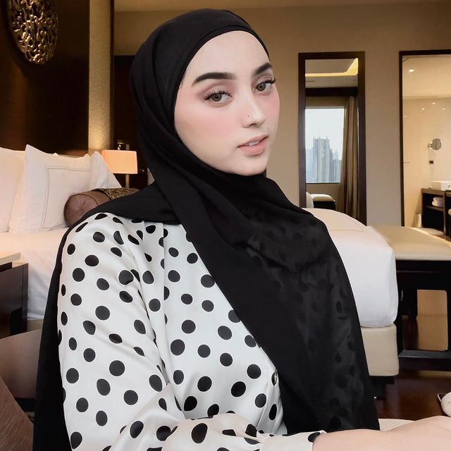 Potret gaya Dinan Nurfajrina istri Doni Salmanan