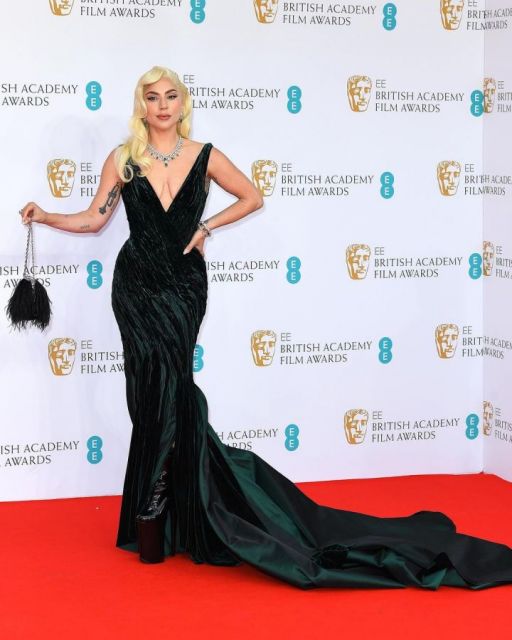 Potret seleb di red carpet BAFTA