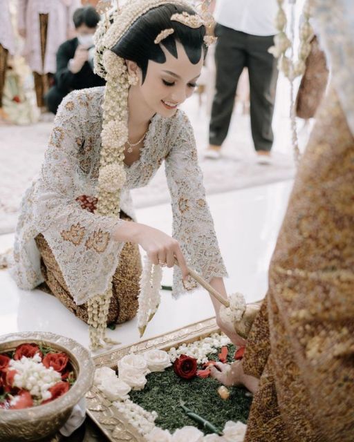 Akad nikah serta Upacara Adat panggih Sabrina dan Belva