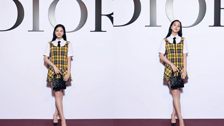 Jisoo BLACKPINK Tampil Menggemaskan di Paris Fashion Week 2022