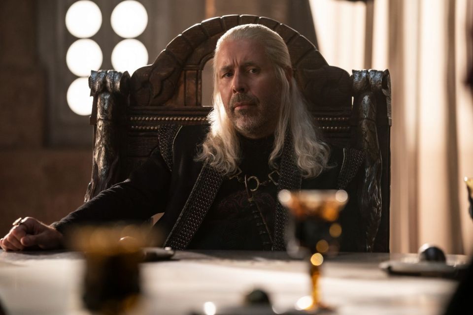 Raja Viserys I Targaryen (Paddy Considine)