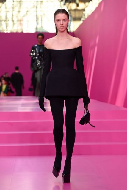 Fakta-fakta Pink Show Valentino di Paris Fashion Week