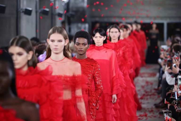 Fakta-fakta Pink Show Valentino di Paris Fashion Week