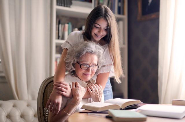 Naskah Untuk Nenek: Biarkan Kenang-Kenangan Darimu Dan Dari Mereka yang Aku Sayangi, Aku Tempatkan Ke Dalam Gambaran Sukmaku