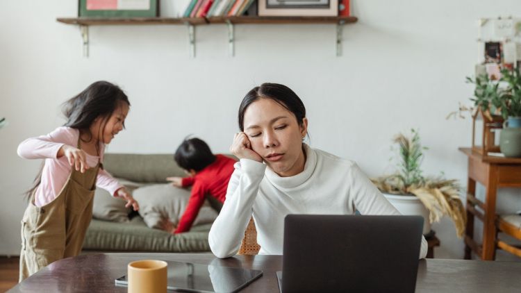 Sepak Terjangku Sebagai Penulis Freelance sambil Merawat Anak