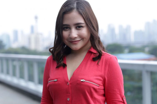 Profil Prilly Latuconsina, Aktris dengan Segudang Prestasi