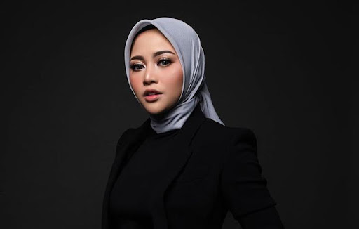 pendidikan rachel vennya