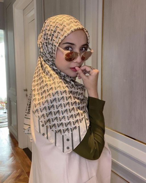 padu padan hijab segi 4 motif