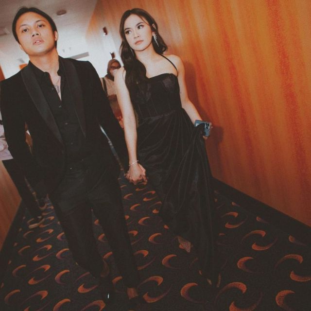 ootd couple ala mahalini dan rizky febrian