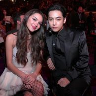 Momen V BTS dan Olivia Rodrigo di Grammy Awards 2022 Jadi Sorotan, Penggemar Histeris