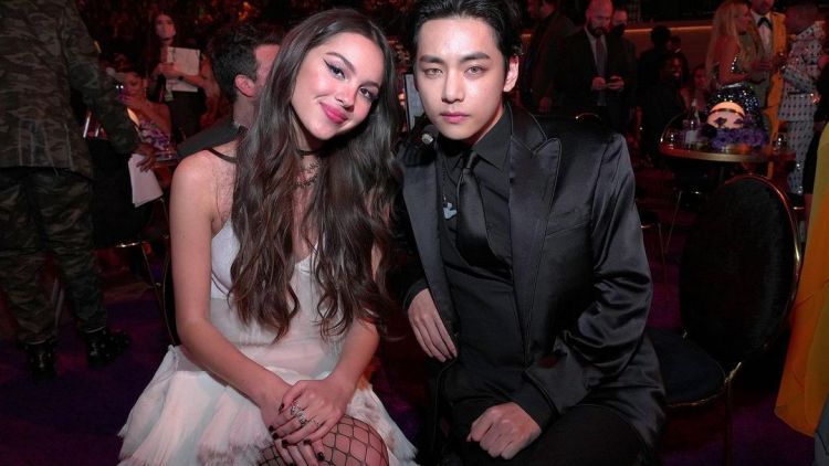 Momen V BTS dan Olivia Rodrigo di Grammy Awards 2022 Jadi Sorotan, Penggemar Histeris