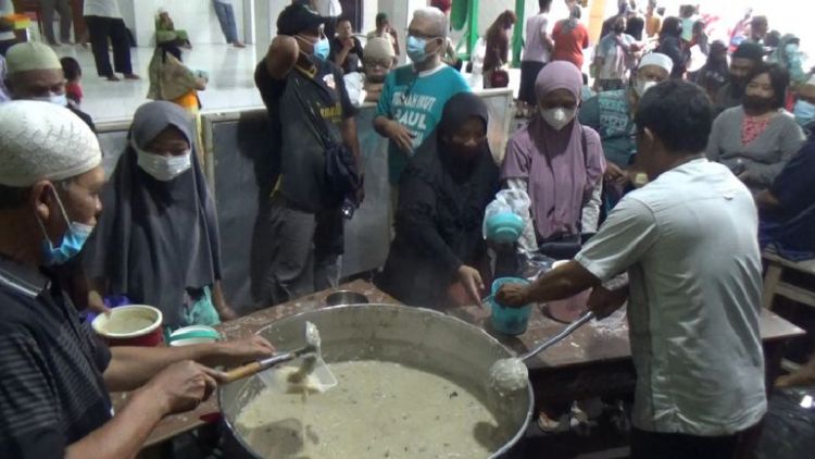 Tradisi Bubur Samin Taat Ramadan di Solo, Sini Yuk!