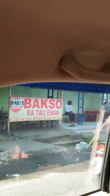 Spanduk warung makan unik