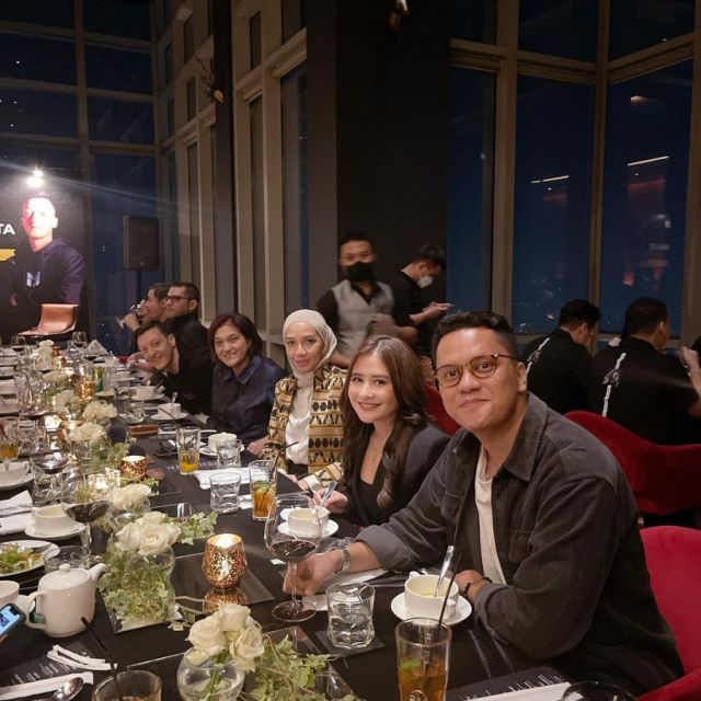 9 Momen Mesut Ozil di Indonesia, Salat di Istiqlal hingga Dinner bareng Prilly