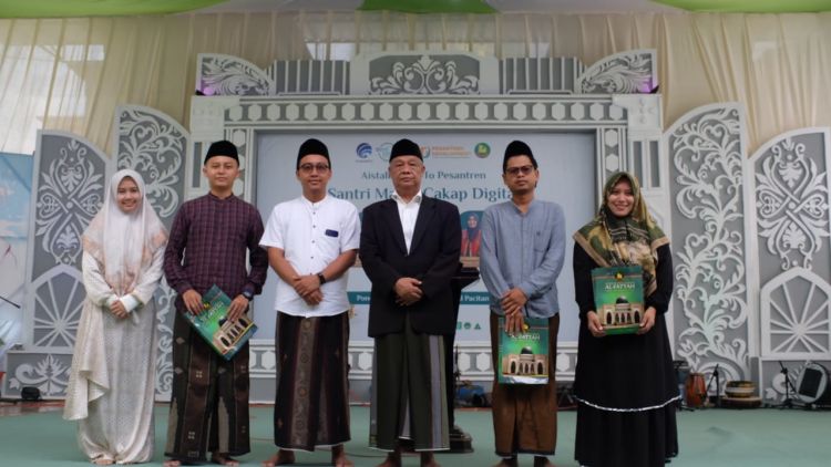 Siberkreasi dan Kominfo Gelar Seminar Makin Cakap Digital di Pesantren Al-Fattah Pacitan