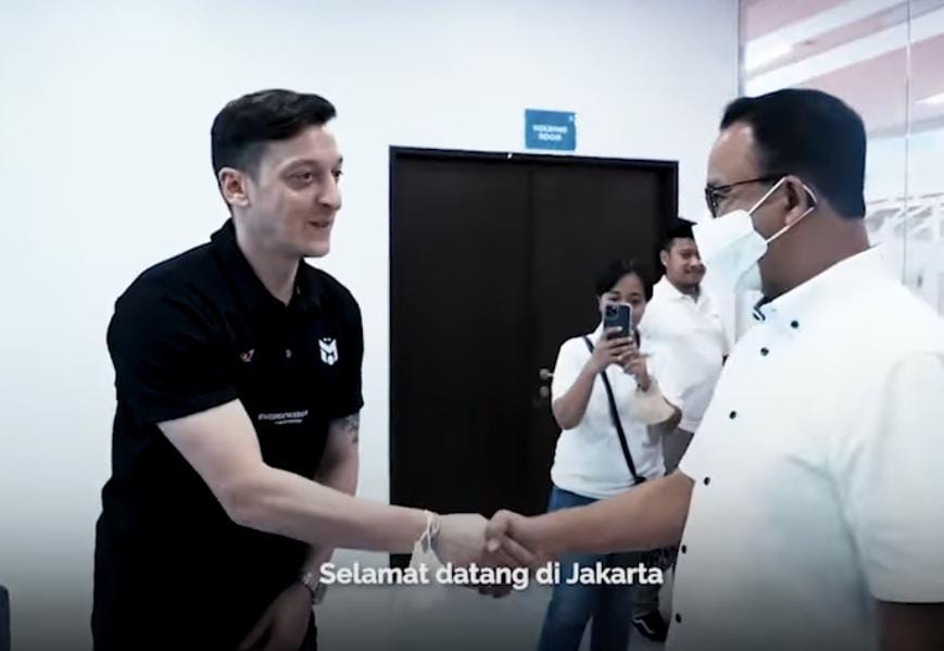 9 Momen Mesut Ozil di Indonesia, Salat di Istiqlal hingga Dinner bareng Prilly