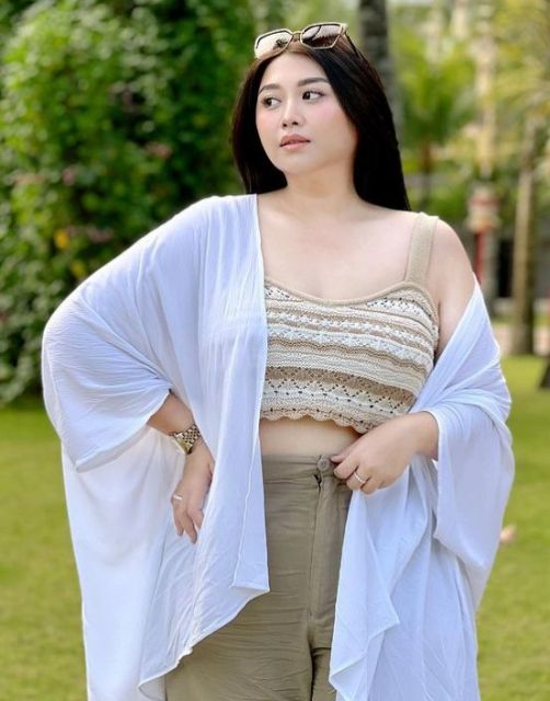 Inspirasi Gaya Outfit untuk Tubuh Plus Size ala Clarissa Putri. Stunning!