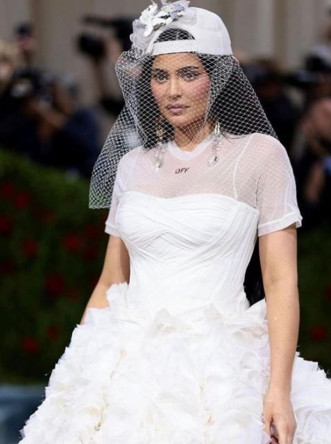 gaya seleb di Met Gala 2022