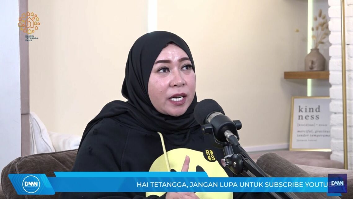 Melly tak menganggap musik itu haram