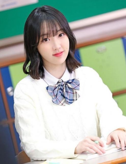 Intip Gaya Jiyoon yang Putuskan Hengkang dari Weeekly Akibat Gangguan Kesehatan