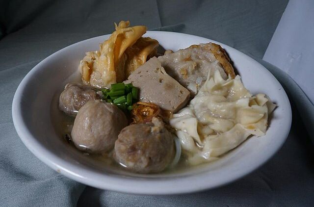 5 Bakso ini Porsinya Nggak Ngotak, Bisa untuk Mukbang Sekomplek!