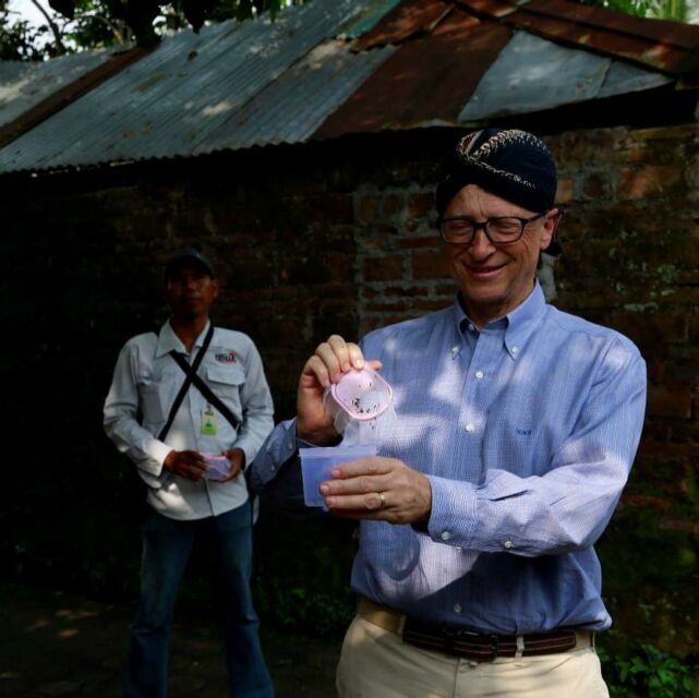 Bill Gates lepas nyamuk di Yogyakarta