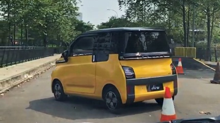 Menjajal Mobil Listrik Mungil Wuling Air ev, dari Menanjak hingga Zig-Zag