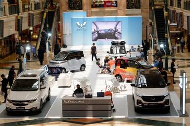 Pameran Wuling Air Ev disalah satu Mall di Jakarta Barat