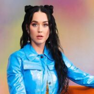 Bikin Fans Khawatir, Mata Kanan Katy Perry Menutup Sendiri dan Sulit Dibuka Saat Konser