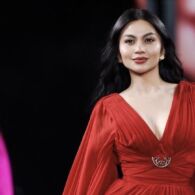 Ariel Tatum Kenang Perjuangan Mencintai Diri Sendiri Saat Catwalk di Paris Fashion Week