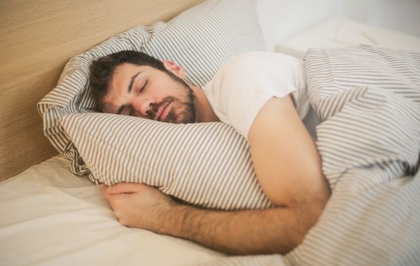 Bangunkan pasangan mu dari tidur dengan kelembutan