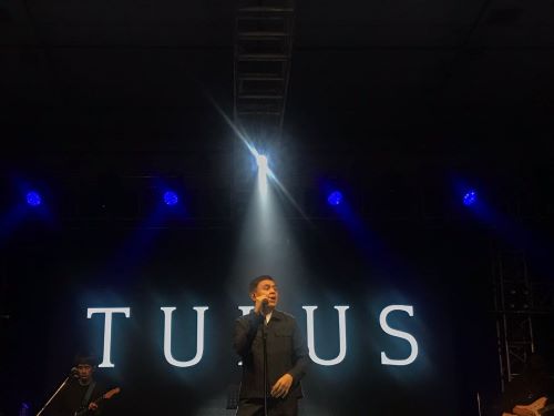 Penampilan Tulus di Play Music Festival 2022